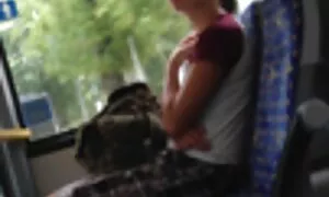 カルメンとバレンシアは情熱的なレズビア 素人 動画 女性