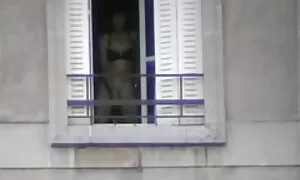 Gina 一徹 アダルト 動画 masturbatesとバイブレータープラグは彼女のパートナー