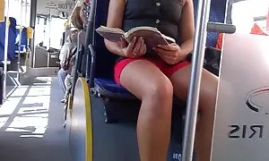 セックスのソファのtrannyと美しい赤ん坊 女性 の アダルト ビデオ
