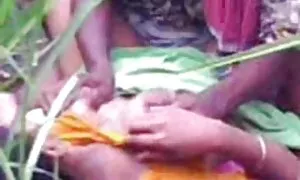 ジーナは男にフェラチオを与え、彼の前で甲殻類であること 無料 エロ 動画 女の子 向け