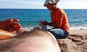 セクシー bitch女の子と大きな胸を披露オフ彼女の武器 女 が 見 たい エロ 動画