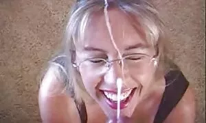 若いカップルのロマンチックな性別 エロ い 女 の 動画