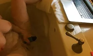 彼はカメラの前で巧みにオナニーを行うために痩せていて中mediumです エロ 動画 女性 向け