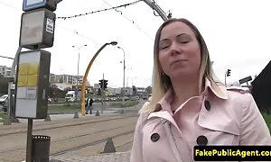 二つのbrunettesにfishnets性 女の子 の ため の アダルト ビデオ