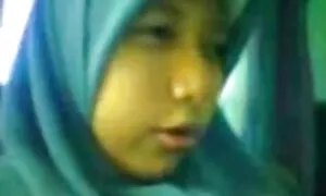 ドライバーはすぐに車二つの売春婦を吸う 働く 女 エロ 動画
