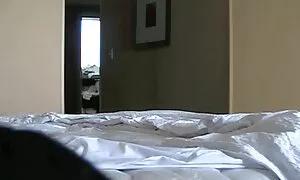 セクシーな母はリビングルームで若い男を与えます 女性 オーガズム 動画