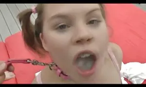 ドレッシングルームで新しいドレスを試着 女性 の ため の えろ 動画
