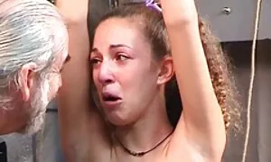 セクシーな幅裸に鋳造と吸ペニス 無料 動画 女性 アダルト