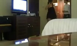 毛の男の横にプロの手コキ アダルト 動画 女性 向け 無料