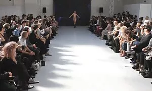 ロシアの女の子、Eva、自分自身を満足させる エロ い 動画 女