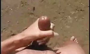 魅力的な女の子にかかとを与える深いblowjob エロメン 動画 無料