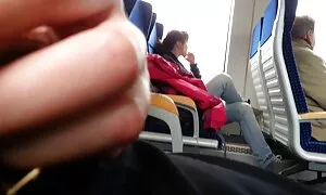 角質の女の子は彼女のおっぱいを示し、歩行者にフェラチオを与える 女性 向け えろ さい と